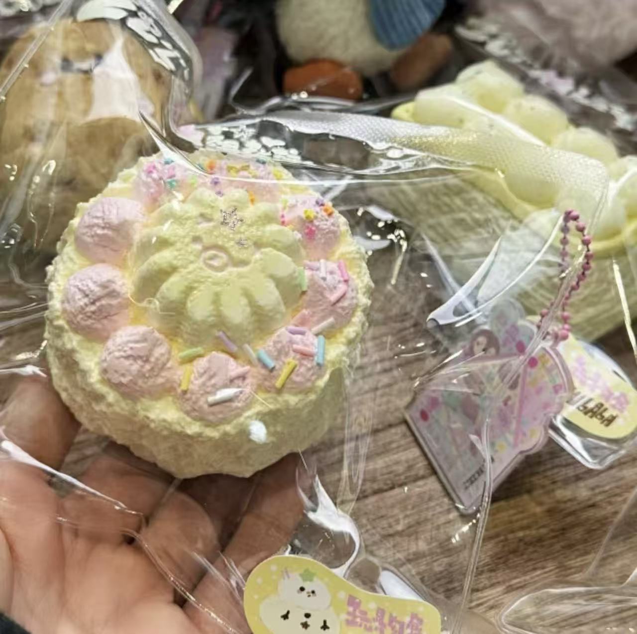 ZULALA スクイーズ  ホールケーキ