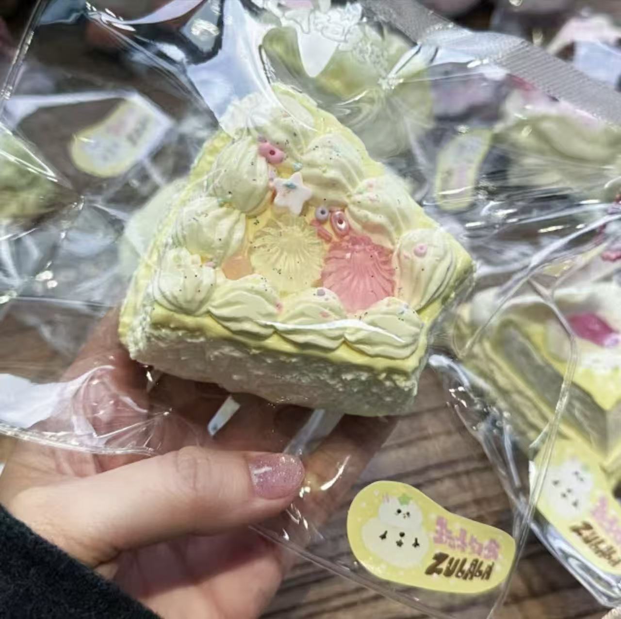 ZULALA スクイーズ  レトロクリームケーキ