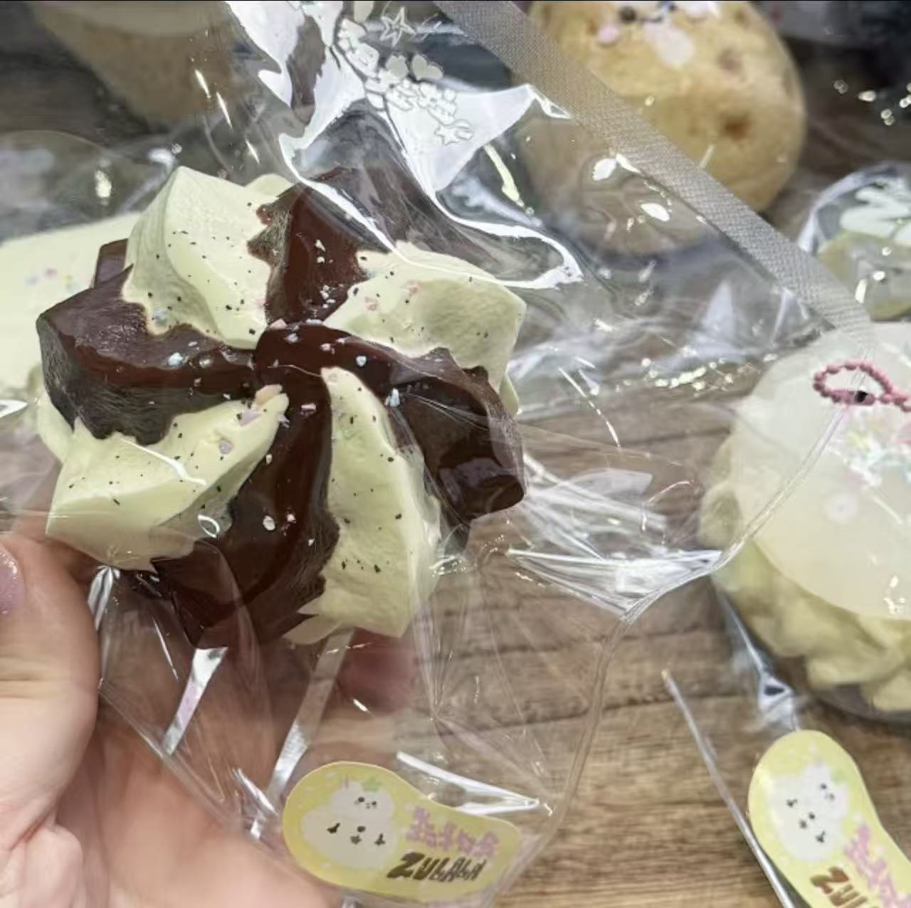ZULALA スクイーズ  チョコクリーム