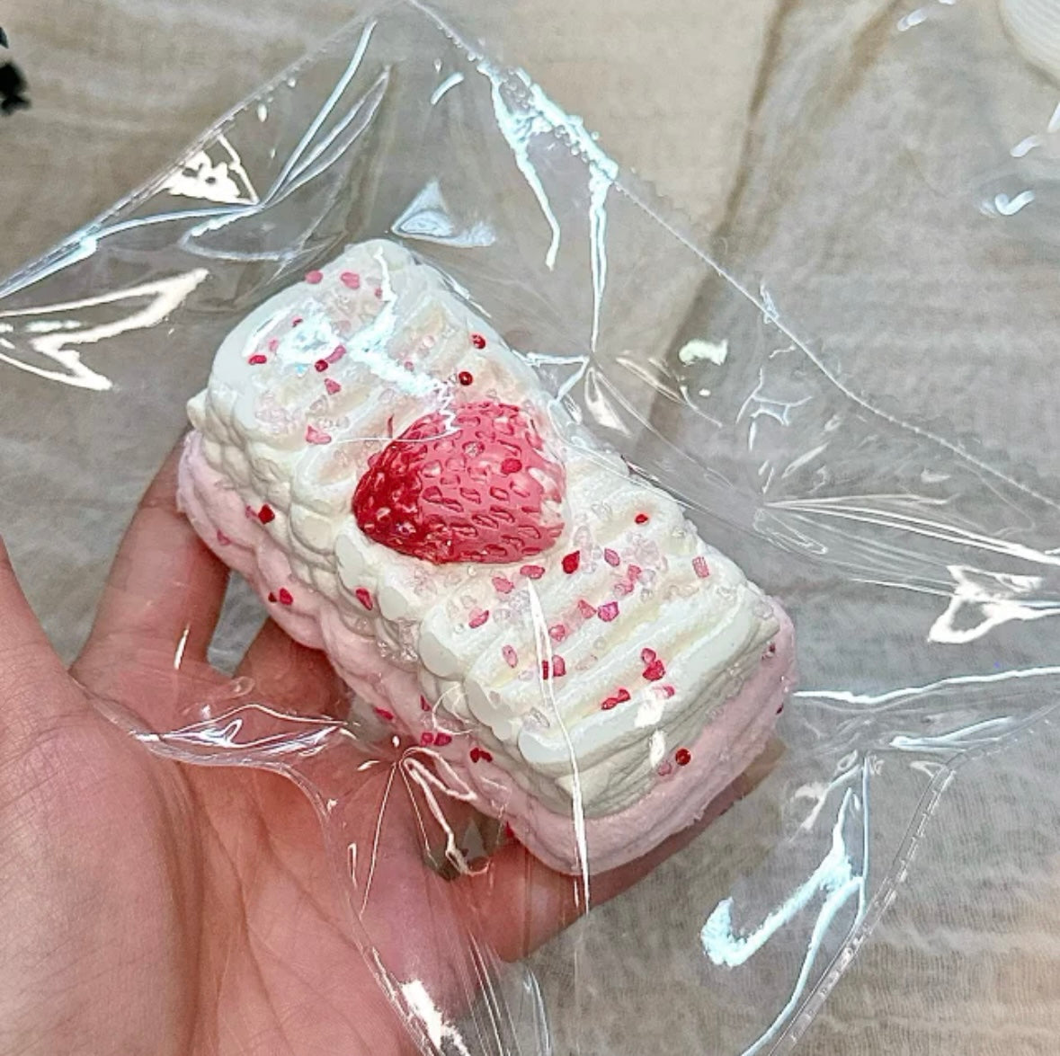 DAMIスクイーズ　いちごクリームケーキ 轻奶油