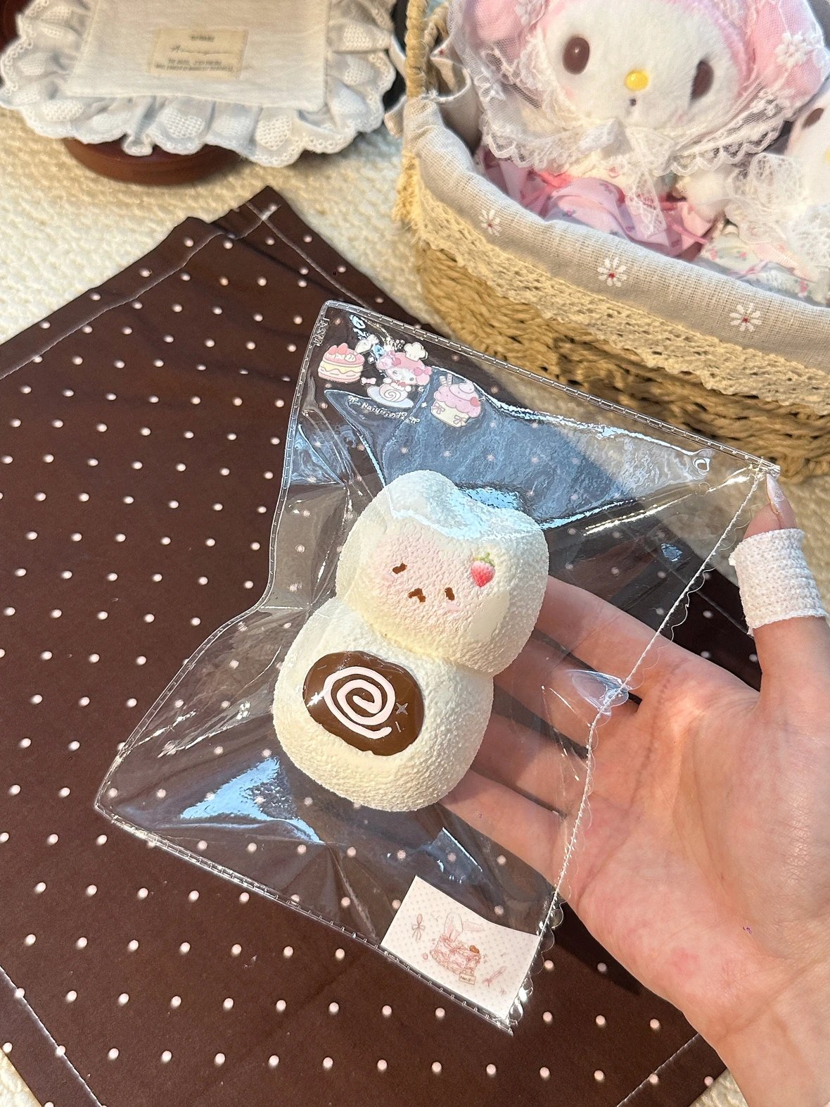 予約　Naiyiii スクイーズ  ねこ顔ケーキ