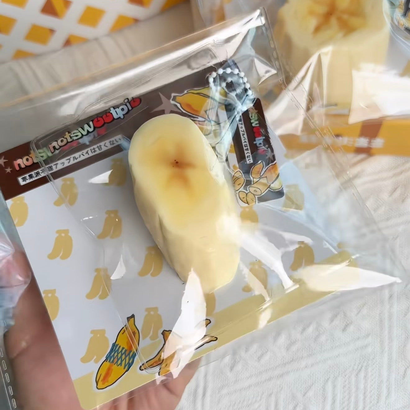 予約　苹果派不甜 スクイーズ  バナナチップス ミニサイズ